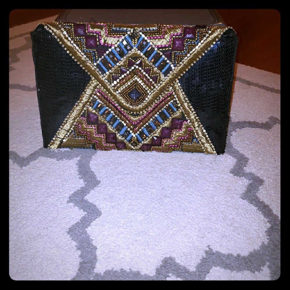 Beaded clutch